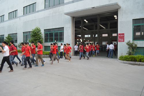亿合门窗：开展消防演练 提高员工安全意识！